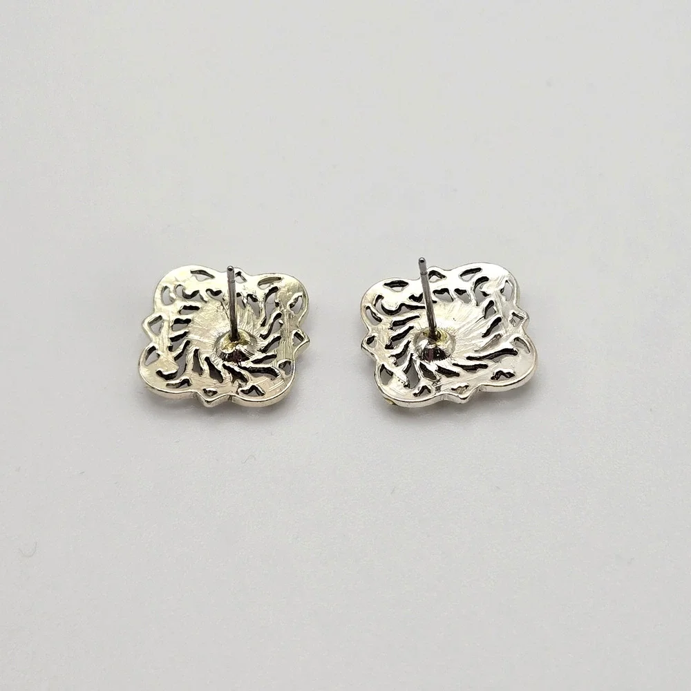 Filigree Post Earrings Black Stone Silvertone Geometric Classic Preppy Retro .5